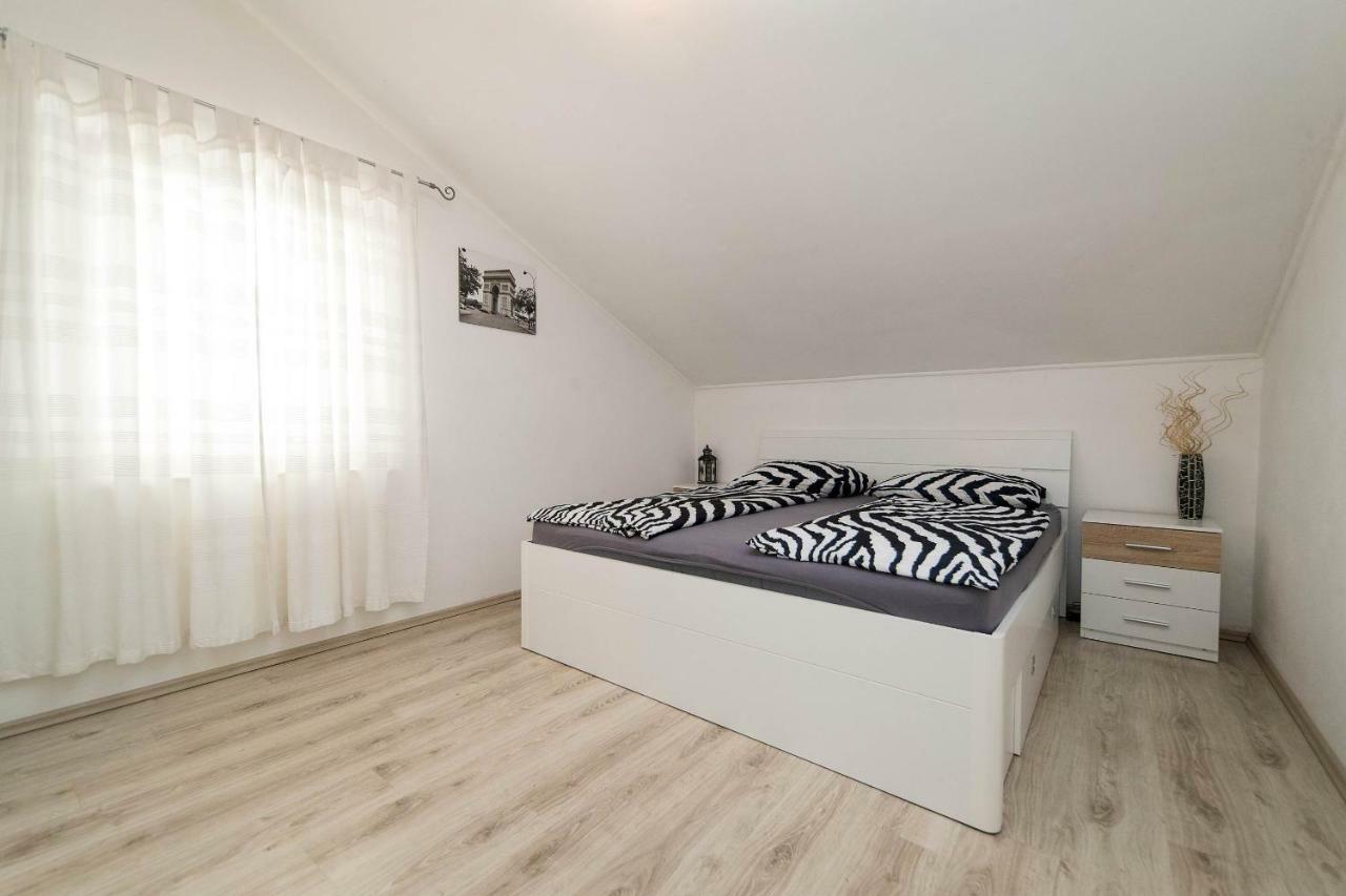 Apartmani Jordanka ซริกเวนิซา ภายนอก รูปภาพ